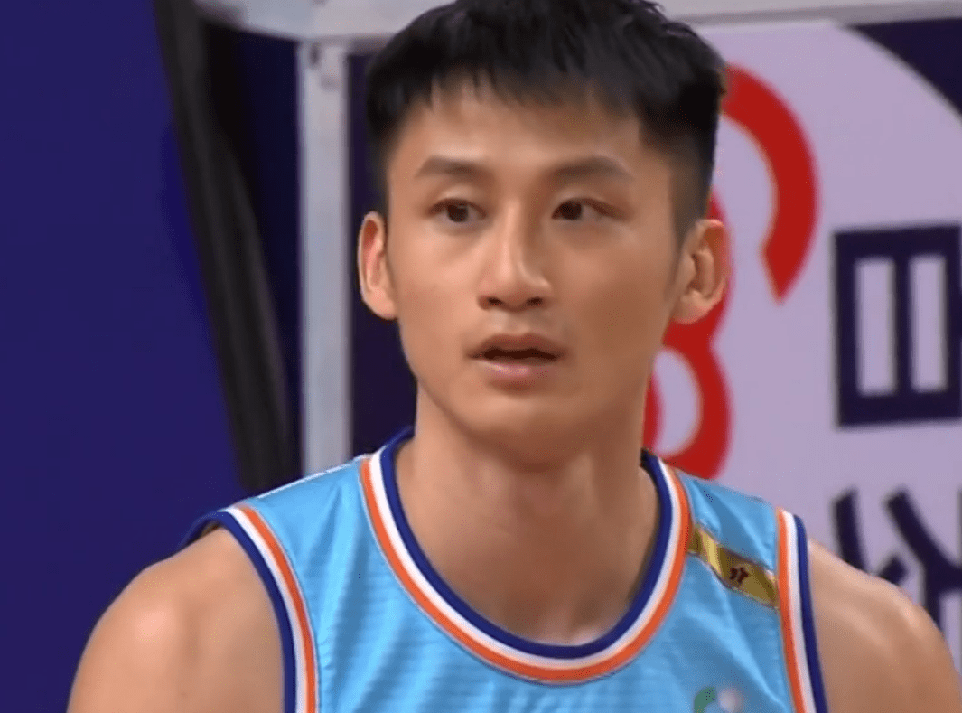 cba第一军团形成:两大夺冠热门 两大挑战者?_齐麟