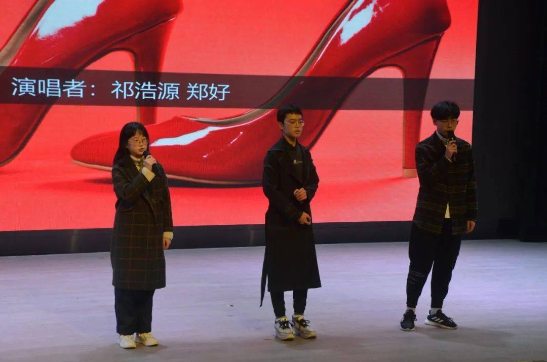 诚字德育少年依旧且争朝夕809班现代小舞台火热举行