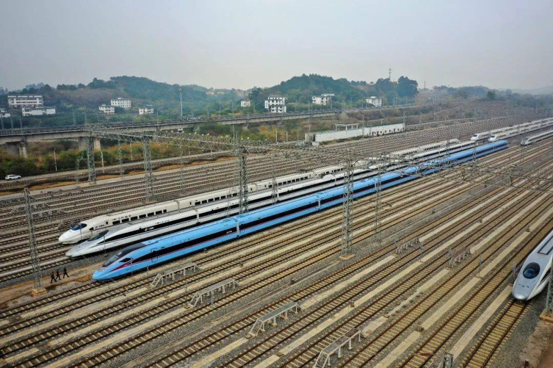 刚刚广西喜提首趟cr300af型复兴号动车开箱照片抢先看