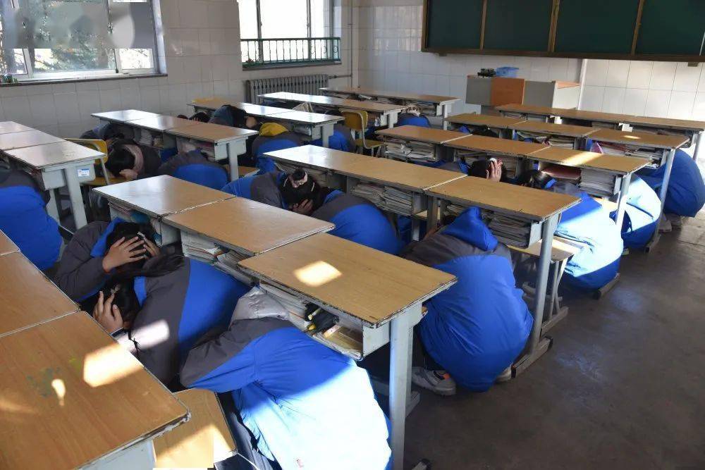 历城职专组织地震应急疏散演练及冬季安全教育大会