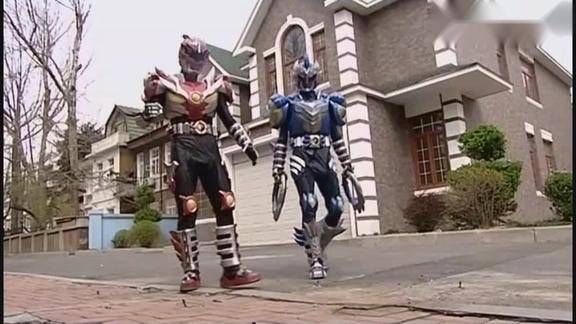 铠甲勇士热血打斗戏炎龙侠风鹰侠vs杏木兽百合兽