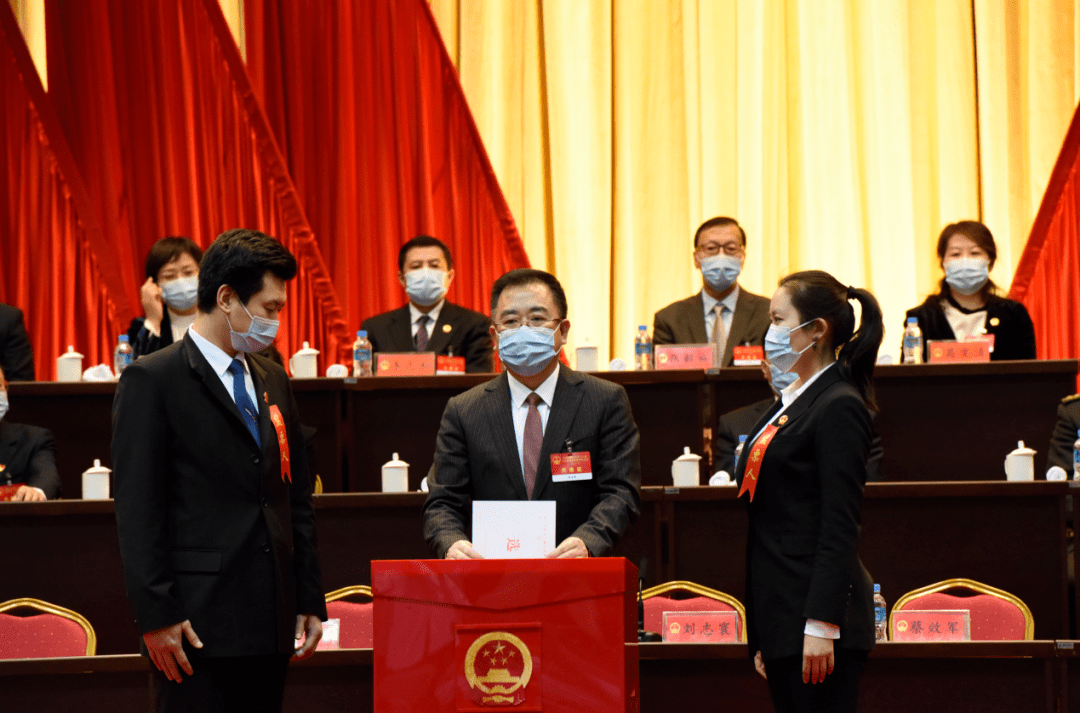 和平区第十八届人民代表大会第四次会议胜利闭幕王泓伟满票当选区人大