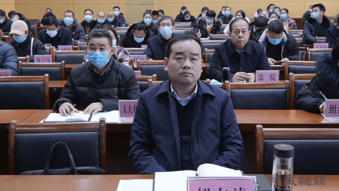 县委常委,常务副县长胡友涛在郸城分会场收听收看.