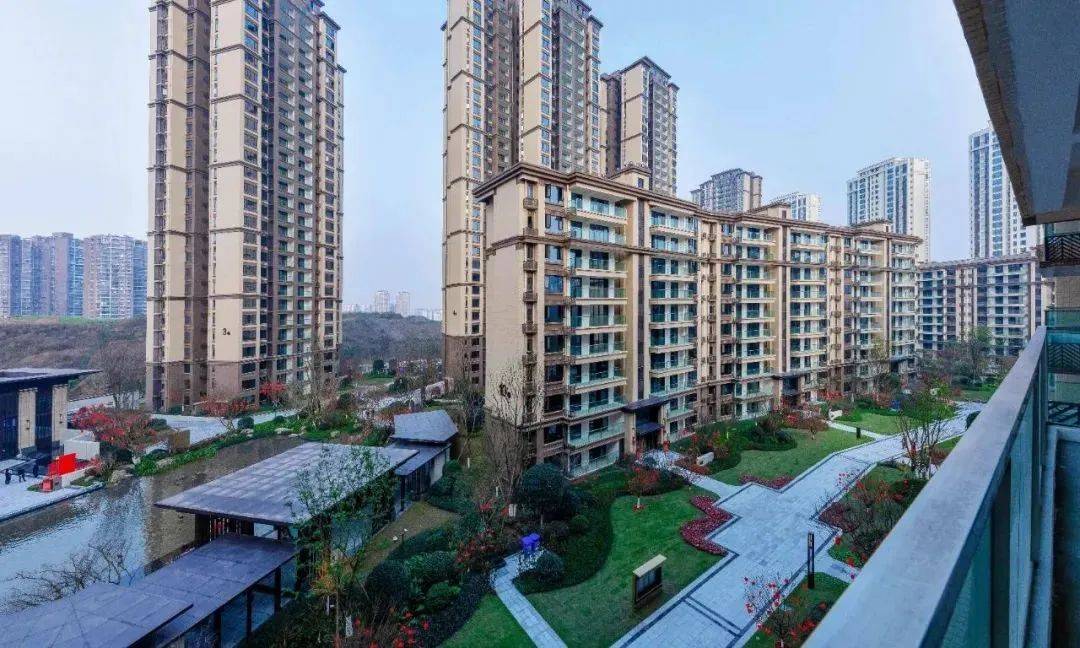 12月24日,自贡邦泰·天著二期(c38地块)在业主家人的期盼中,迎来集中