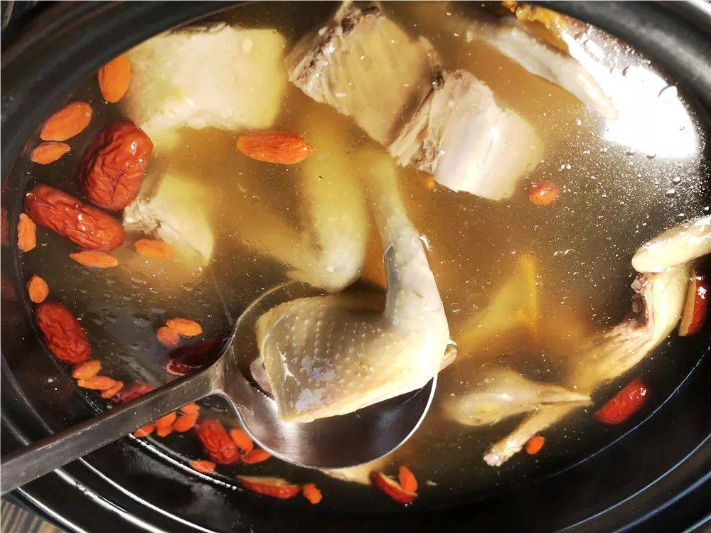 贺州这家店一鸽多吃,68元享滋补鸽子餐,猪肚鸽药膳鸽红烧盐焗超多吃法