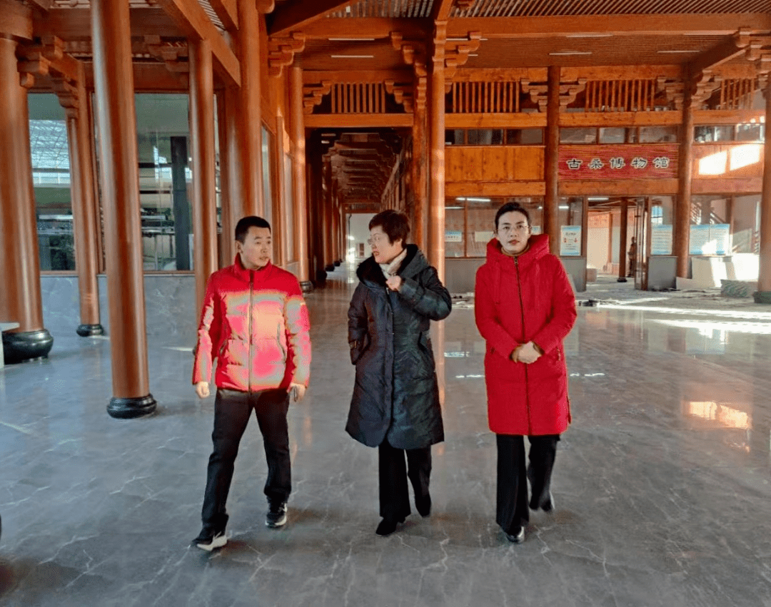 12月30日,副县长任桂英到夏津古桑技术研究院项目现场办公.