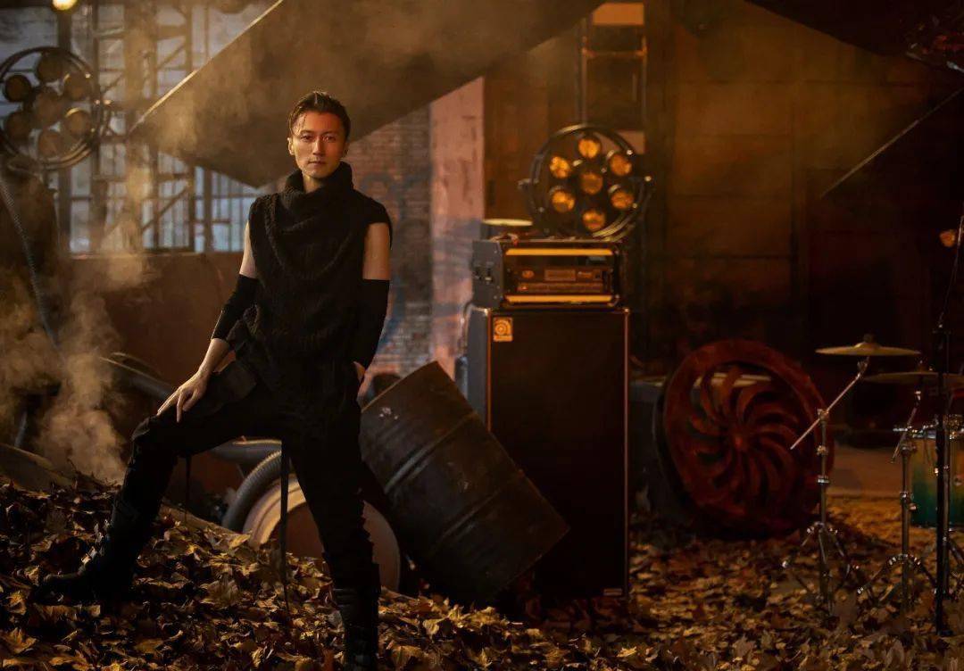 谢霆锋锋狂摇滚演唱会携四乐队共同燃炸超现场附全场回顾视频