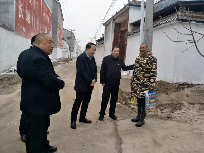 淮阳区委常委,宣传部长谢留定到刘振屯乡走访慰问困难群众及优秀党员