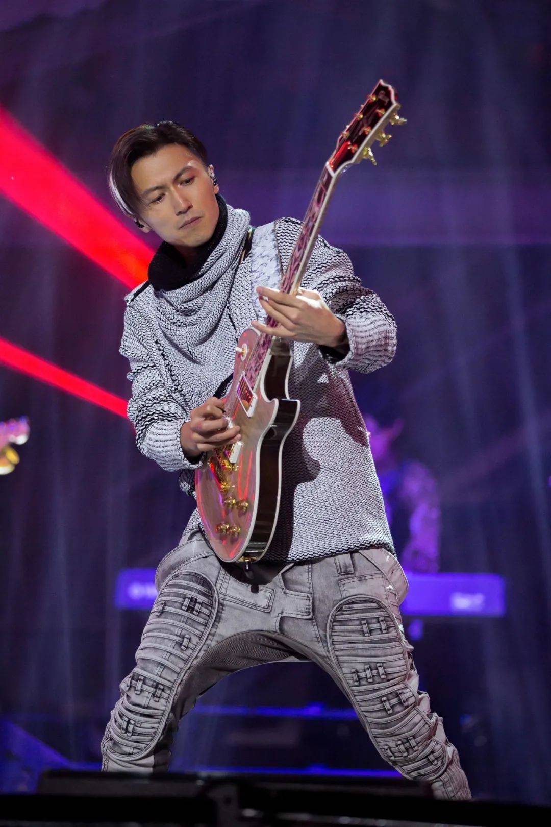 谢霆锋锋狂摇滚携四乐队共同燃炸超现场附全场回顾视频