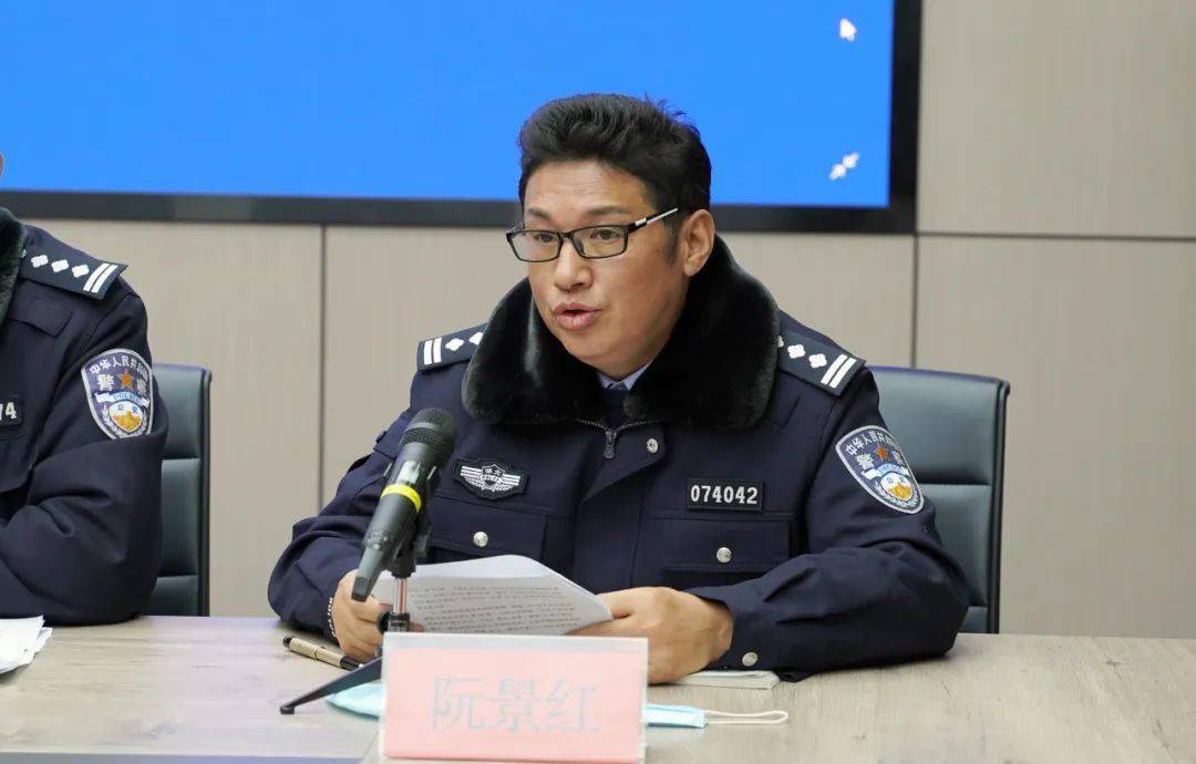 黄冈市公安局交警支队法制宣传大队大队长 阮景红:这里两轮电动车要