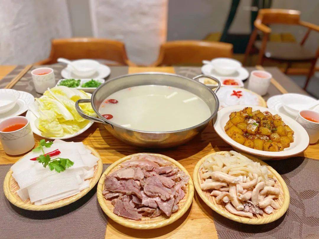 羊肉湯套餐=營養湯鍋 簡陽金牌羊肉 簡陽金牌羊雜 特色尖椒涼粉等n