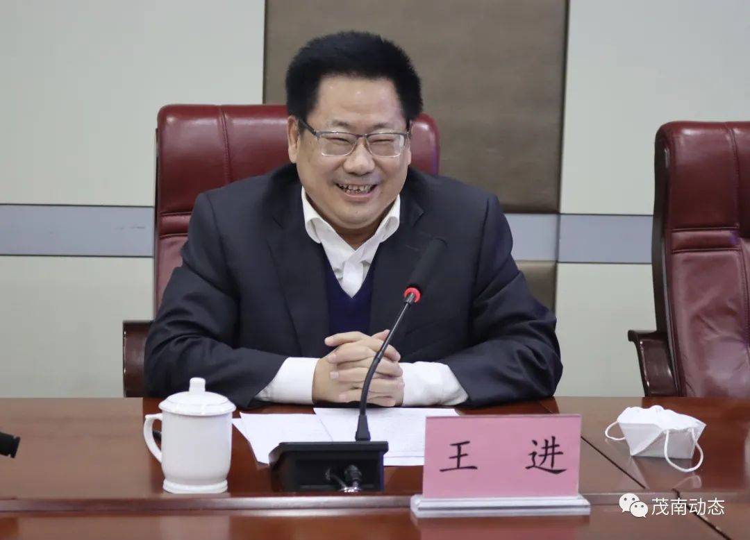 区委副书记,区长廖述毅对项目的成功签约表示热烈祝贺12月25日下午