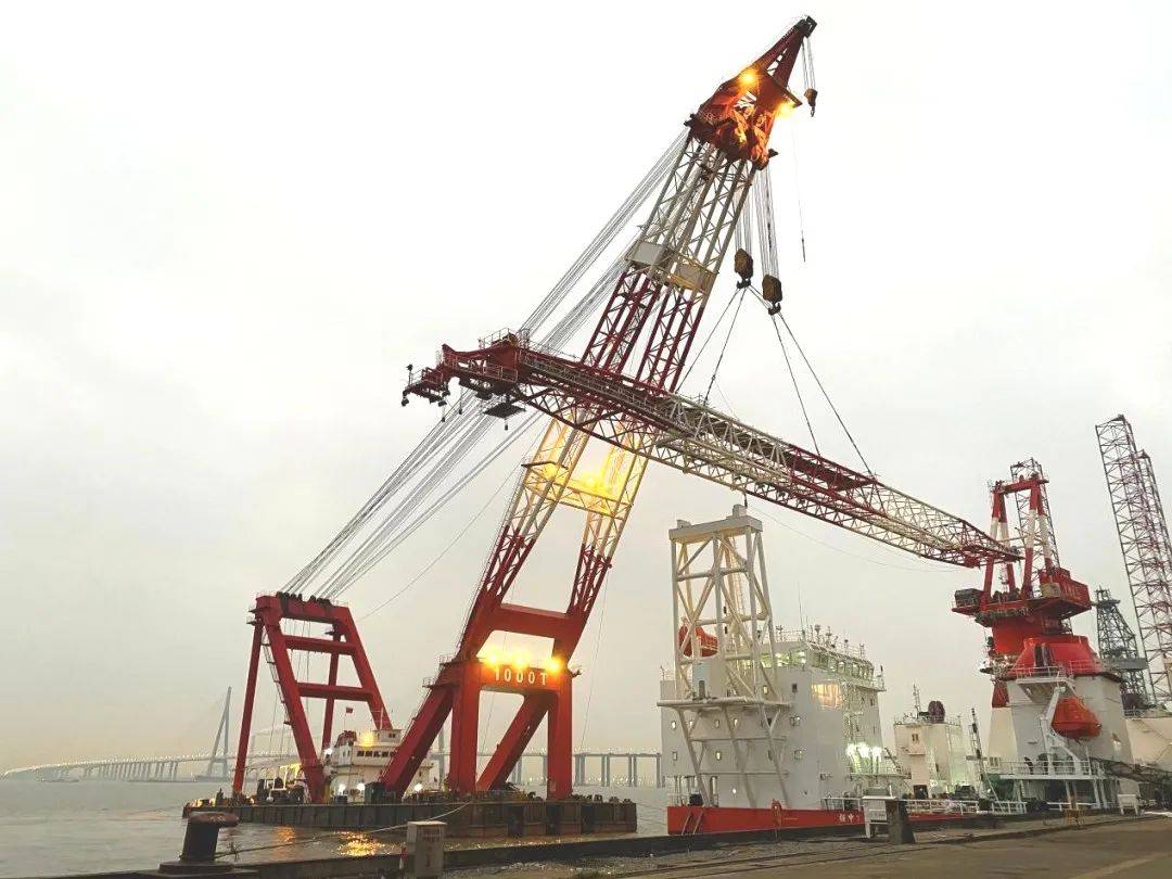 zpmc完成650吨起重机两大构件总装_振华重工