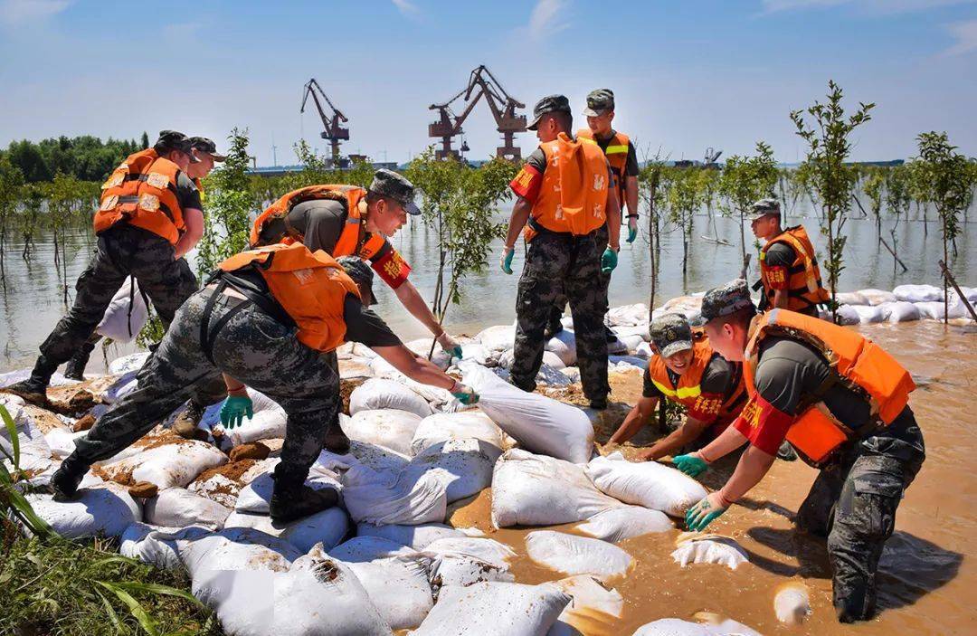 下面记录的是2020年7月17日中午,东陆72集团军73123部队100多名官兵