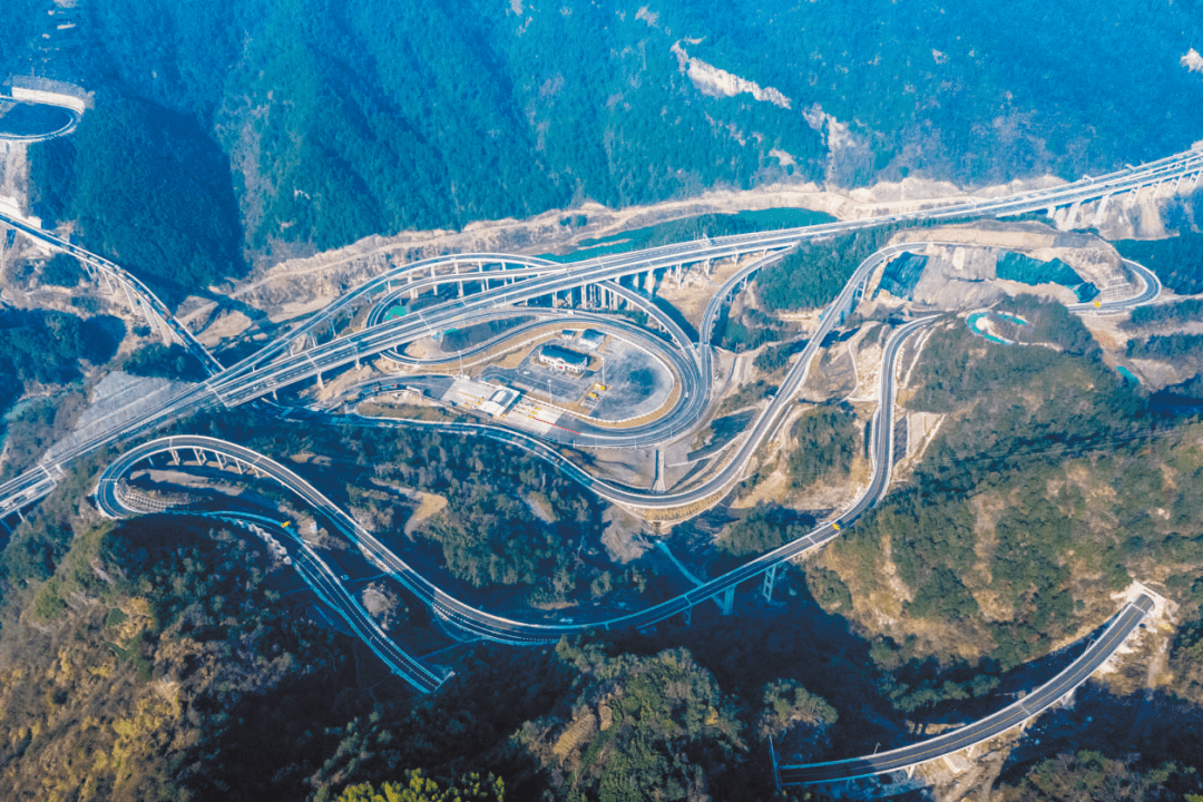 杭紹臺高速,千黃高速,杭州繞城高速西複線等多條高速公路,對完善當地