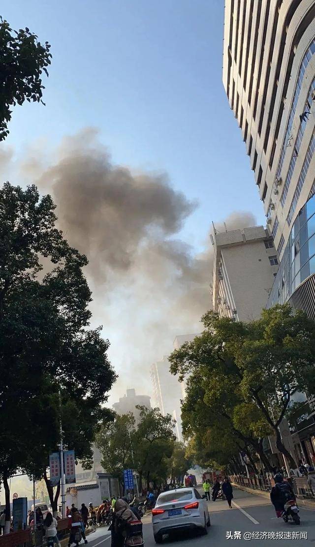 南昌一小学起火!师生紧急疏散_百花洲
