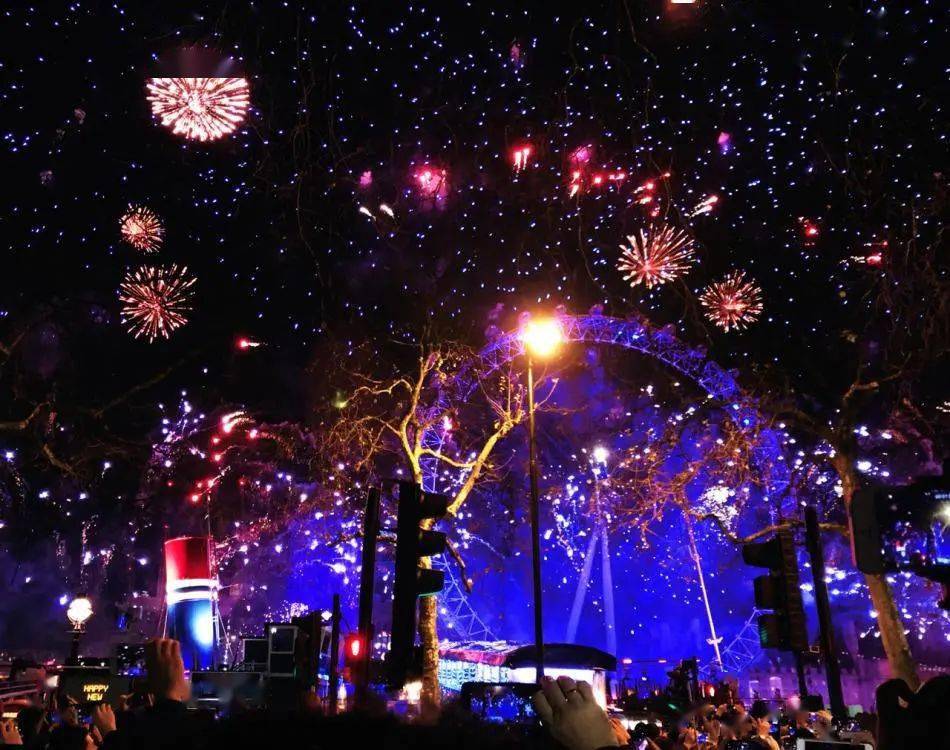 错过的跨年烟花秀,我陪你看_烟火