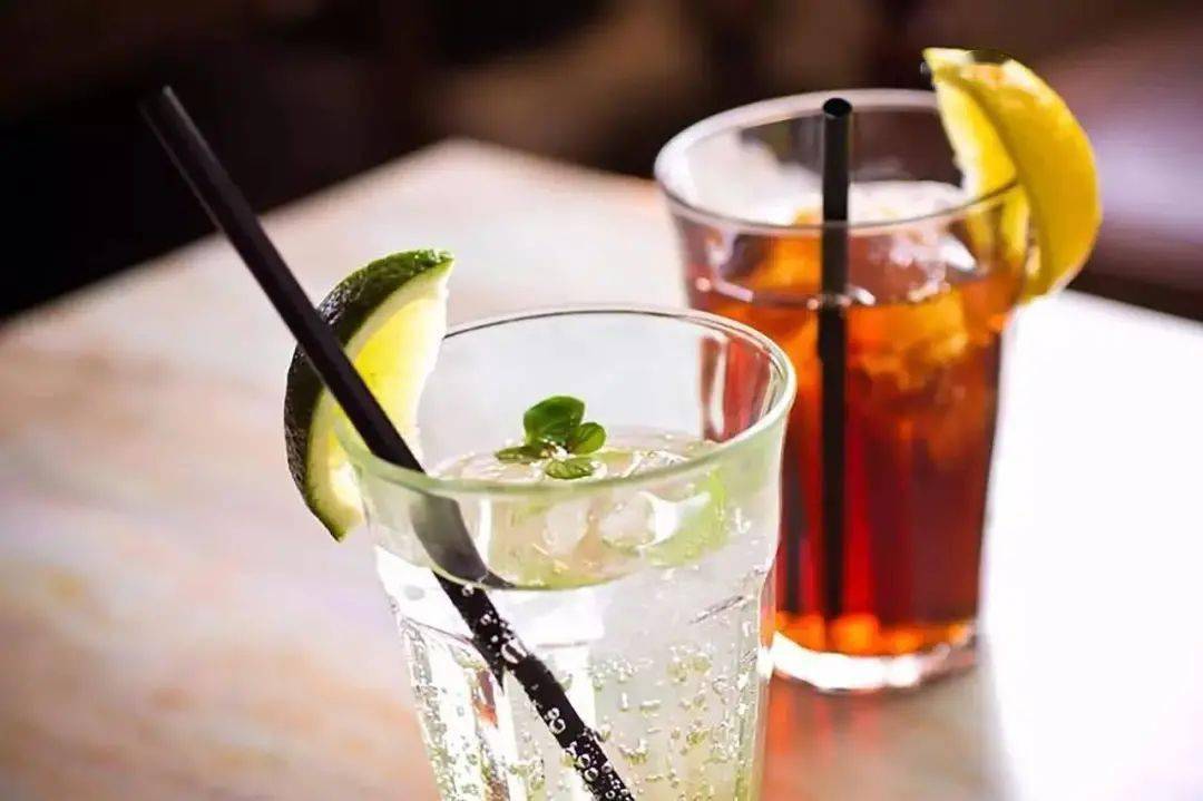 知医丨喝汽水打嗝,看似很爽,实则危害甚多