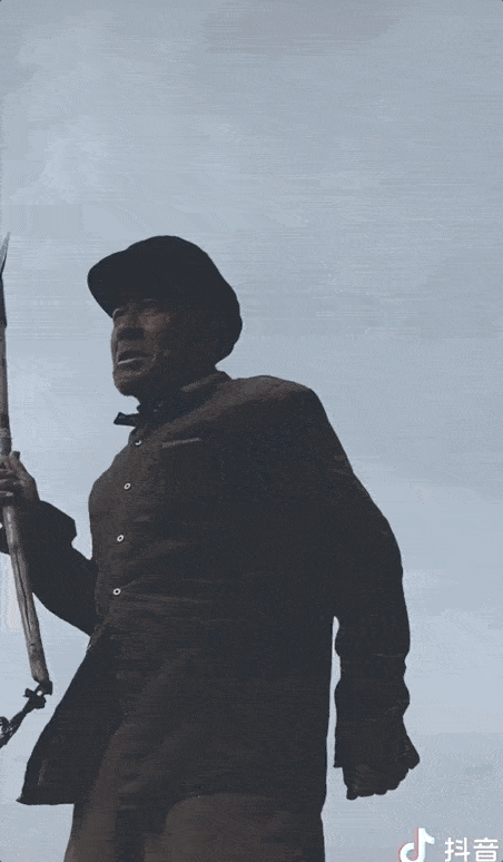 图片来源:抖音@甘肃大爷刘自在看过大爷视频的人都知道,大爷有两个