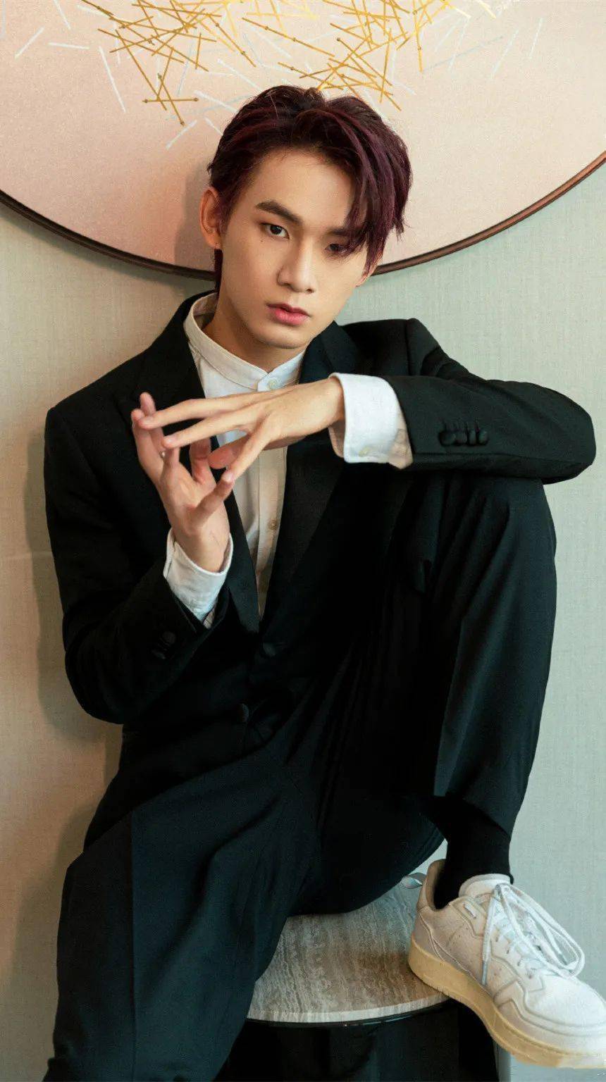 手机壁纸r1se姚琛