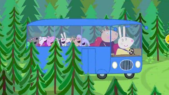 羚羊夫人带着佩奇和小朋友们要去参加幼儿园的学校露营!