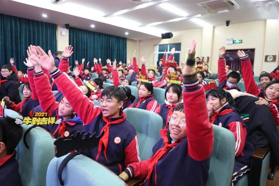 蒙山中學上海師大二附中華東師大三附中新年來臨之際,金山區各學校