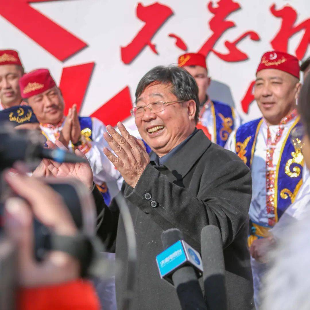 时任新华社山东分社记者的李锦,在得知这一消息后连夜赶到了白集村,并