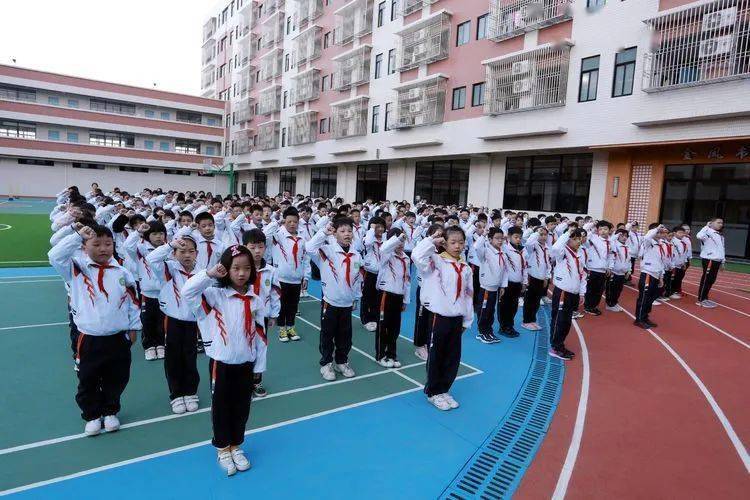 投资过亿的新校区惊艳亮相,在你家附近吗?_黄冈