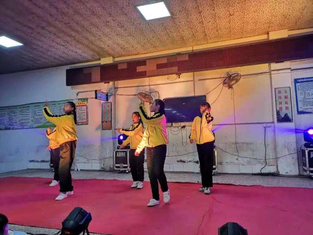 泗县丁湖中学举行元旦联欢晚会