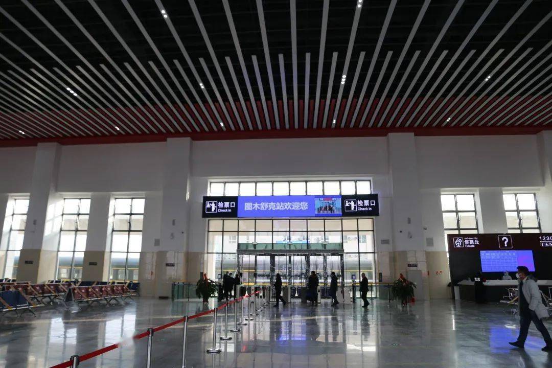 图木舒克站发出首趟客车