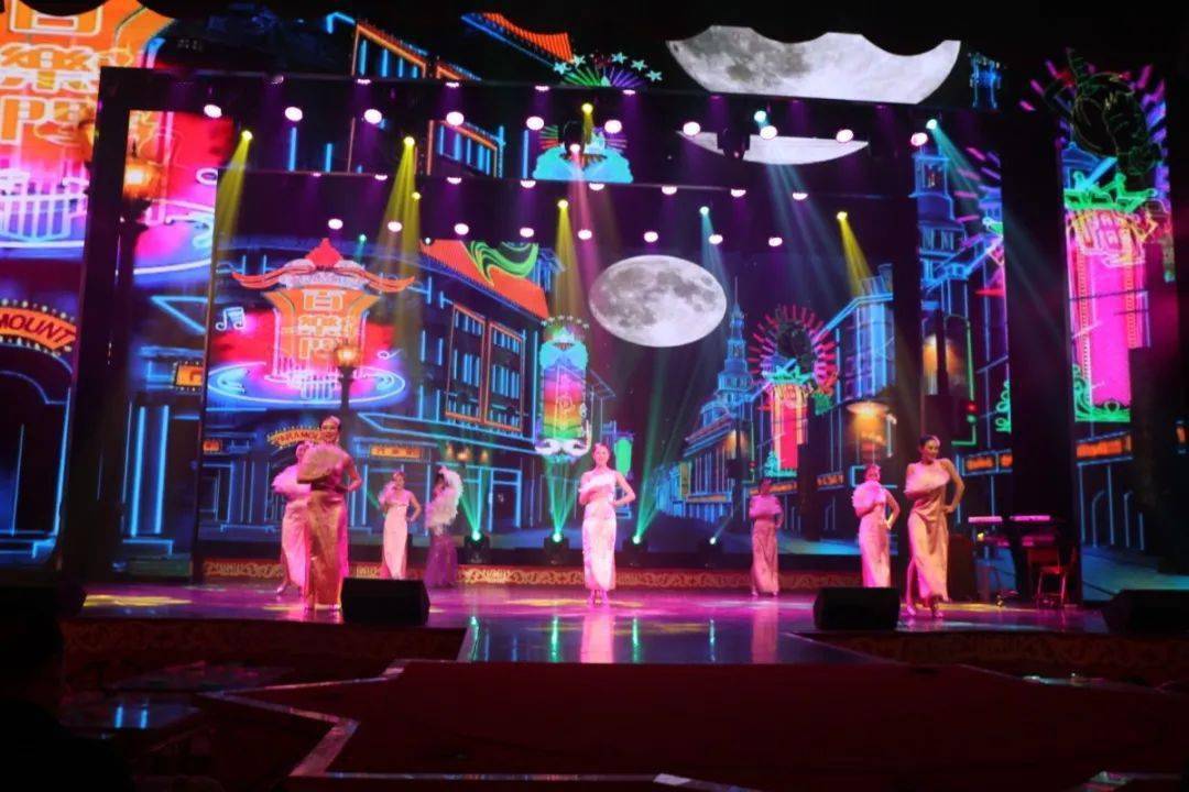 开原大戏院祝大家元旦快乐,精彩上演