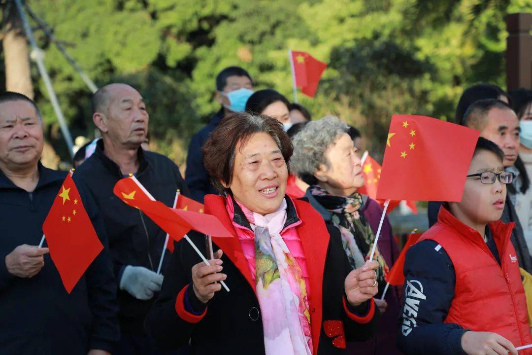 向國旗敬禮!南部戰區各部隊以特別儀式迎接新年