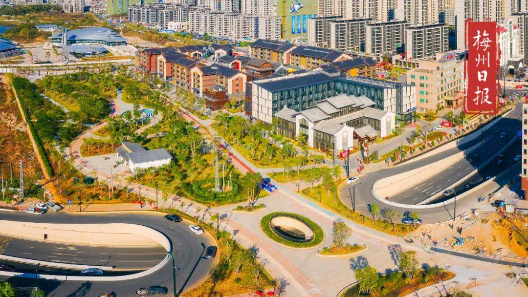 梅城新添"绿轴花园广场"!明天对外开放北广场_梅州