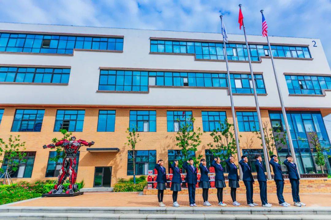 在苏州北美国际高中,我们和荣梓杉聊了聊