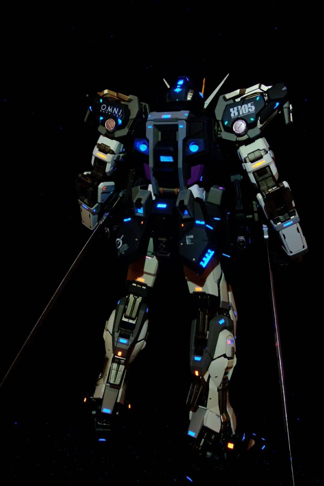 全笔涂漆黑强袭夜空中最亮的星