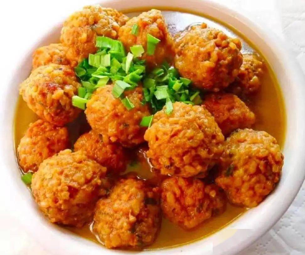 午点:面包,蜜桔西红柿鸡蛋汤青菜炒香菇午餐:红烧肉圆早点:牛奶,饼干