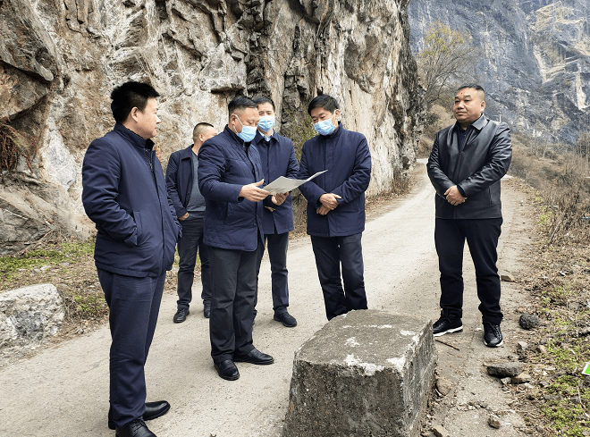 1月4日上午,县委常委,常务副县长周锦政,县委常委,政法委书记,统战