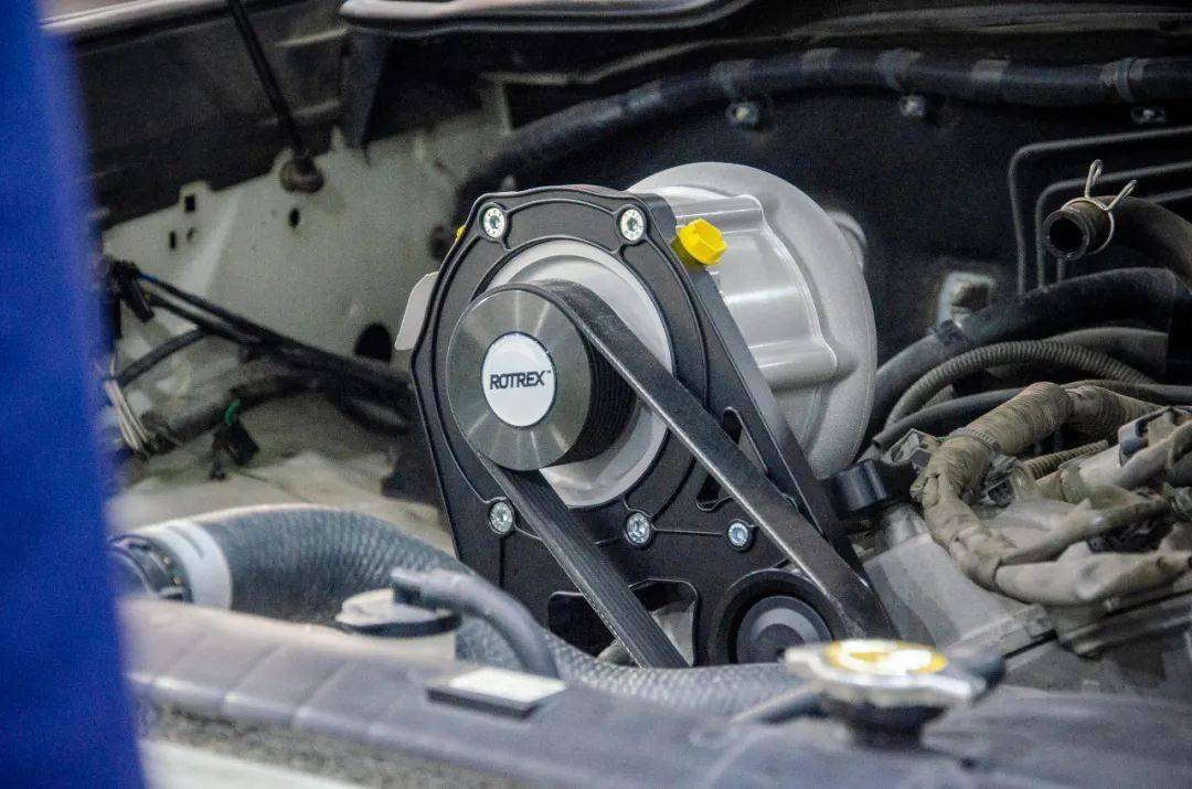 兰德酷路泽 4.0 提升动力,安装 se-tuning 机械增压套件