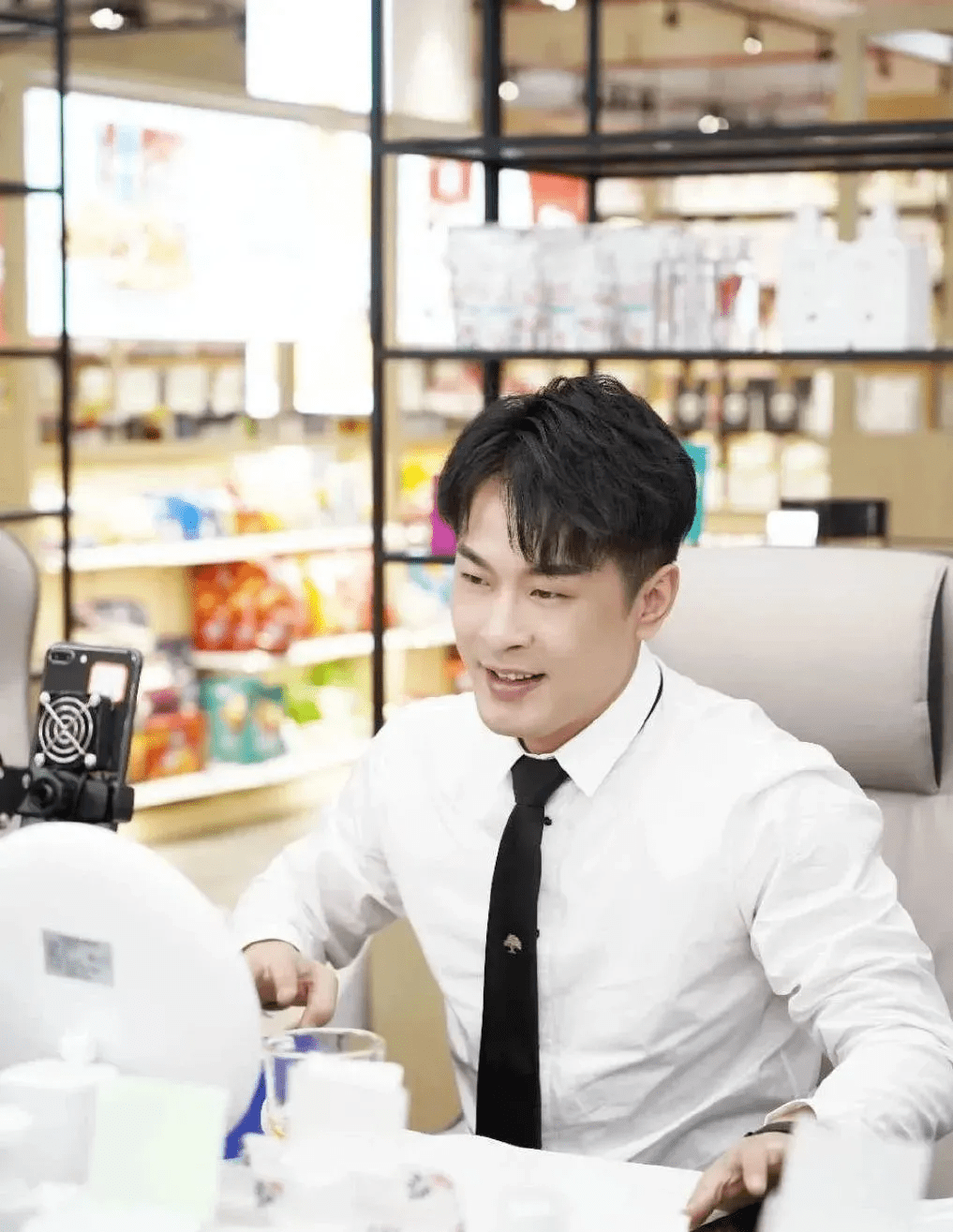 "辛巴带货燕窝"事件拉响电商直播野蛮生长的"警钟"