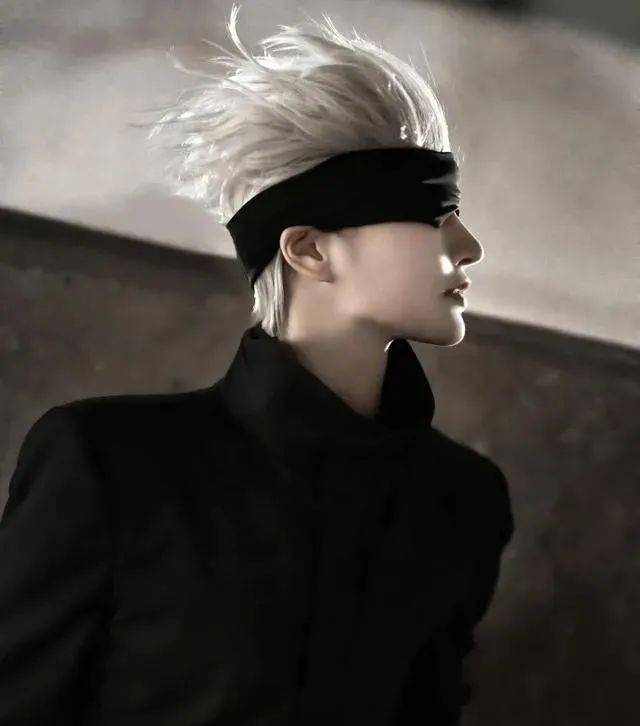 咒术回战:五条悟cos,绝帅颜值,吃蛋糕那张撩到我了