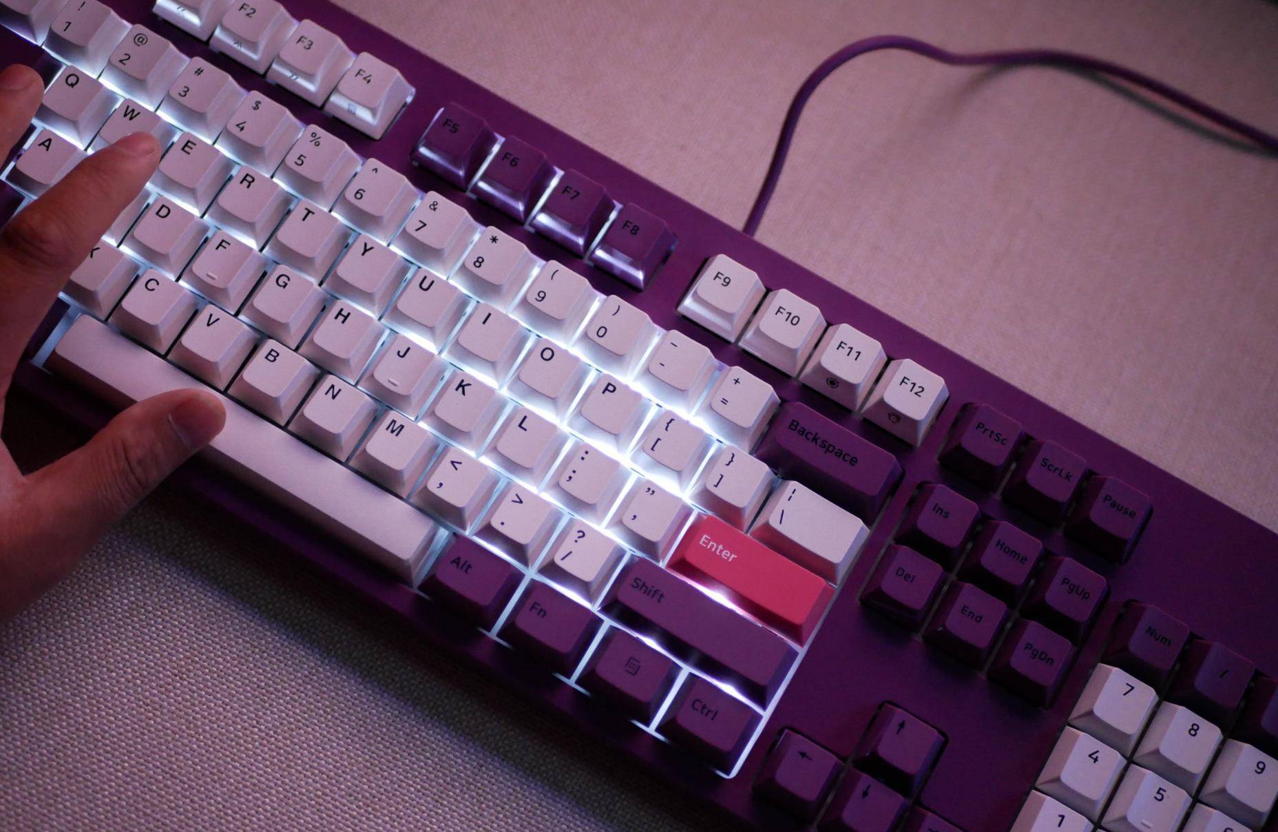 制霸3a大作的神兵利器一血b27红轴机械键盘