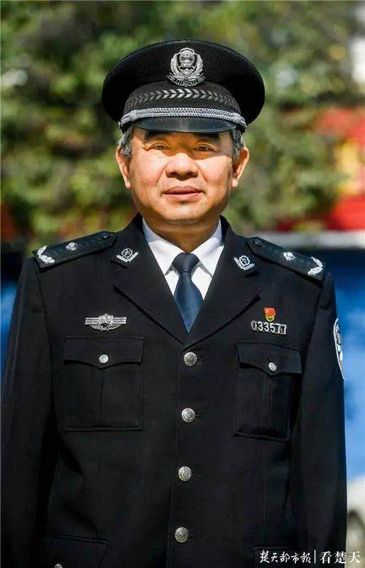 第一位英模彭涛武汉市青山区委常委,区公安分局局长张毅表示,战疫情