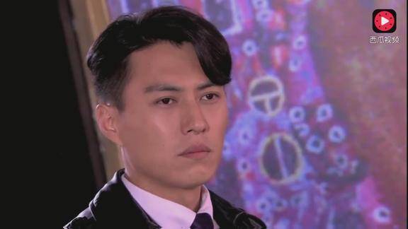 箭在弦上靳东将日军军官引到咖啡馆蒋欣三姐弟将其射杀