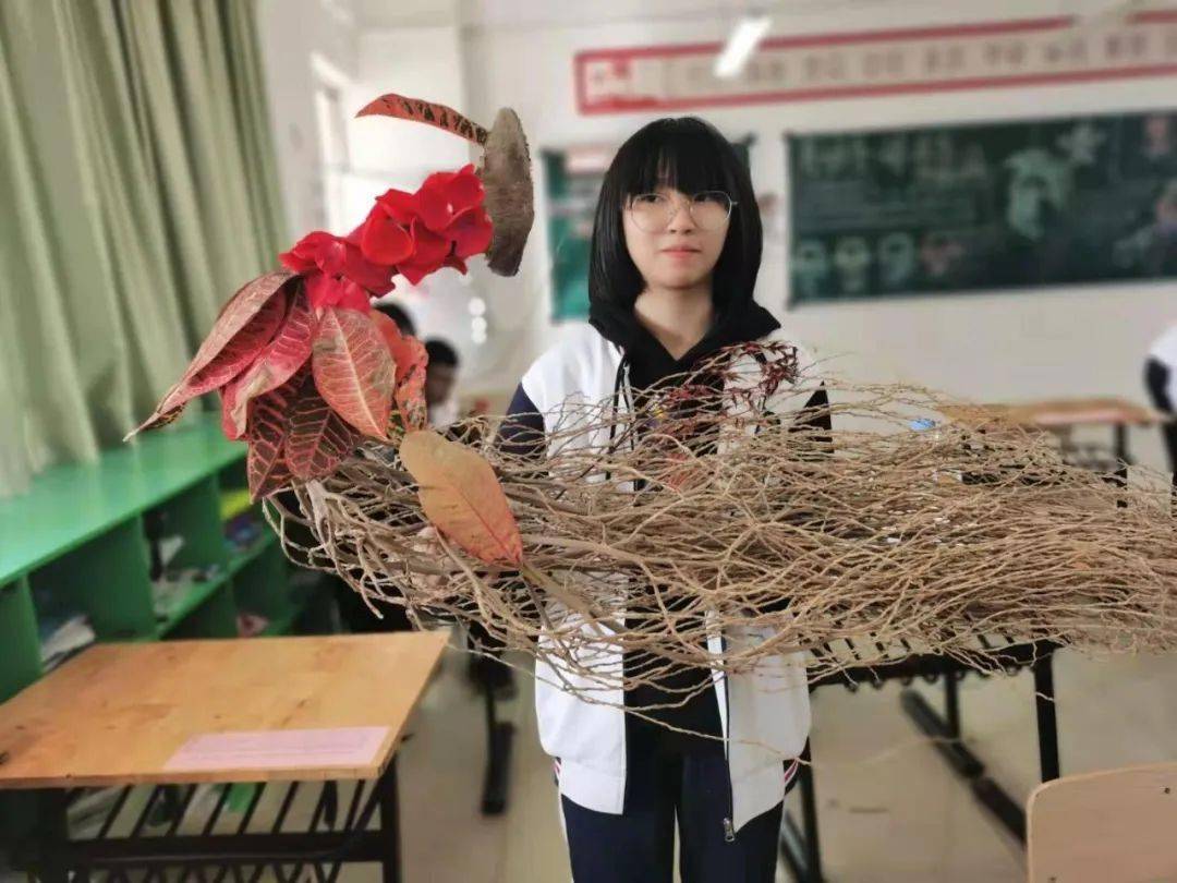 艺术插花各班家长和孩子们一起经过艺术构思打造一件件富有诗意的插