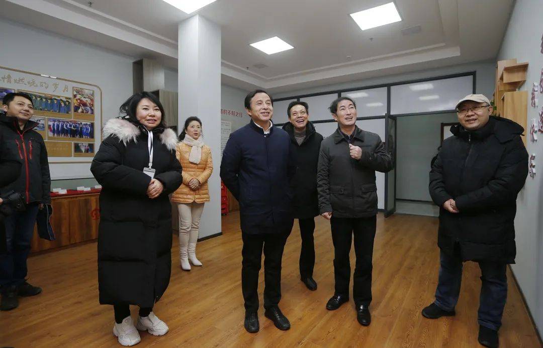 市人大常委会副主任李福如率队到西湖区开展工会工作调研