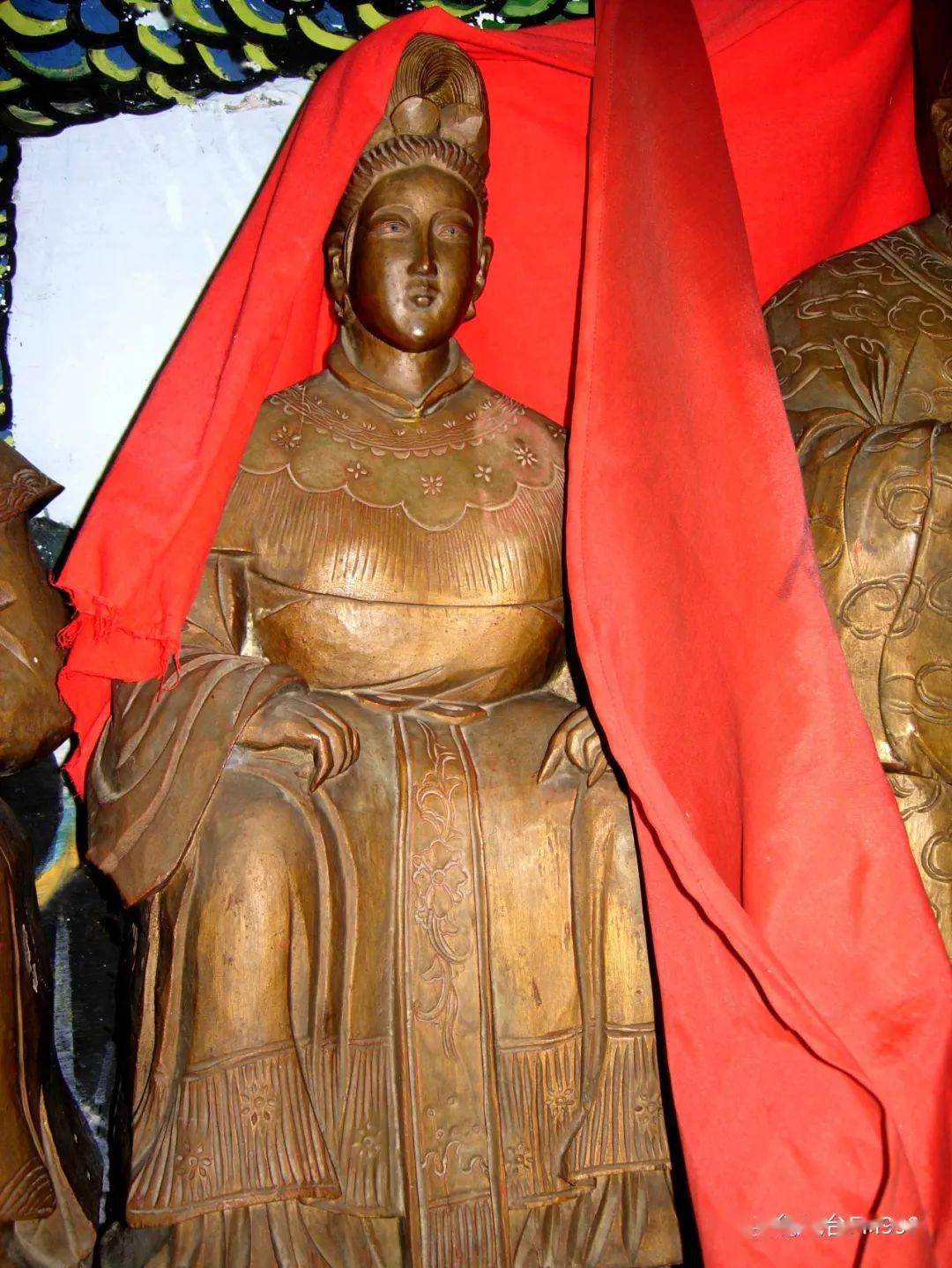 的神像,许多老百姓都知道曹主娘娘,并能讲述一些关于她显灵佑民的故事