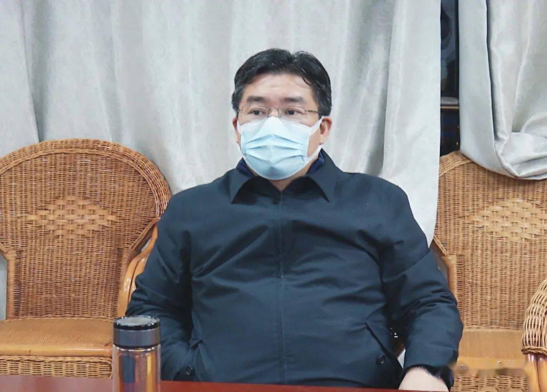 饶清华调度部署全县疫情防控工作