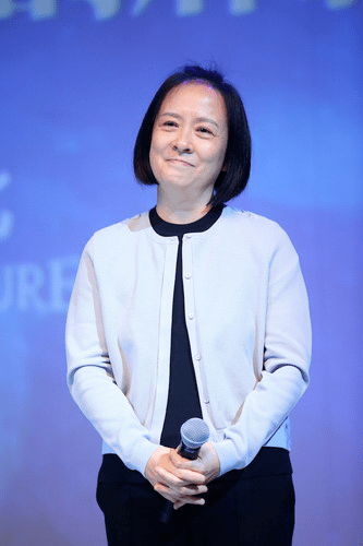 5亿人民币并购了娄晓曦的电视剧公司世纪伙伴;当年北京文化也以7.