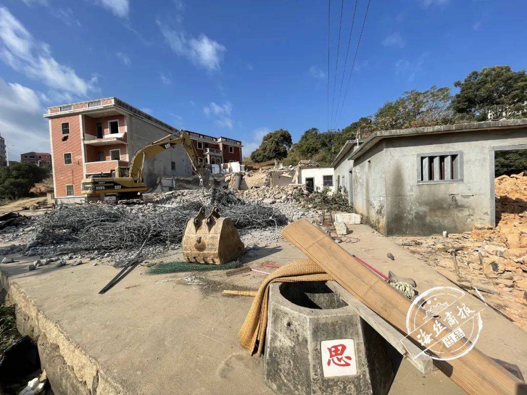 报道19户100多人整体搬迁仑苍这个重点项目开工了