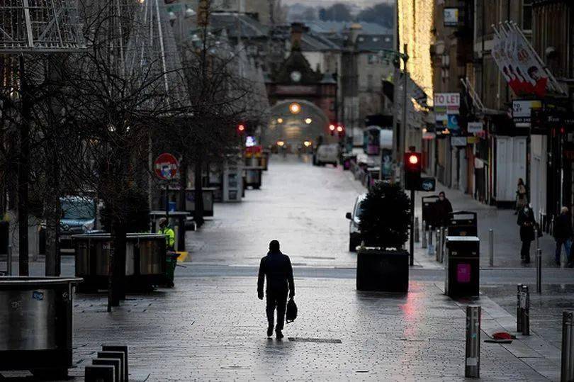 格拉斯哥封锁后街道的萧条随着呆在家里的建议变成了法律,格拉斯哥